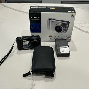 Sony Cyber-Shot DSC—H55 camera
